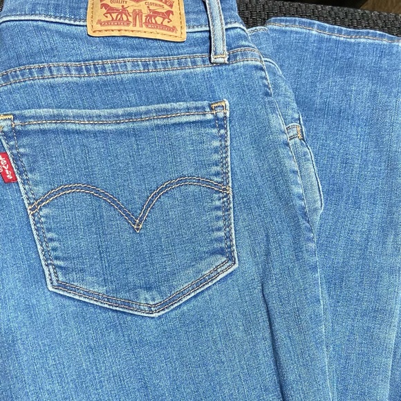 Levi Skinny Jeans Medium Blue - Picture 2 of 6